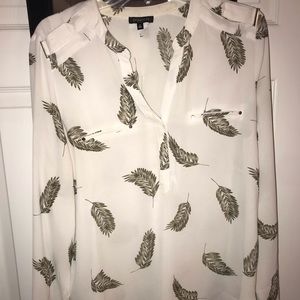 Dynamite leaf pattern blouse